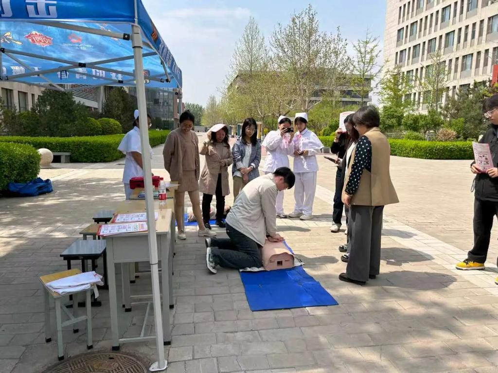营造“人人学急救